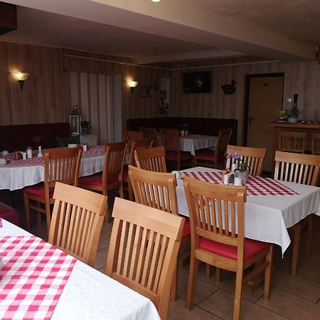 Uschi'S Gasthof Neuendorf  ภายนอก รูปภาพ