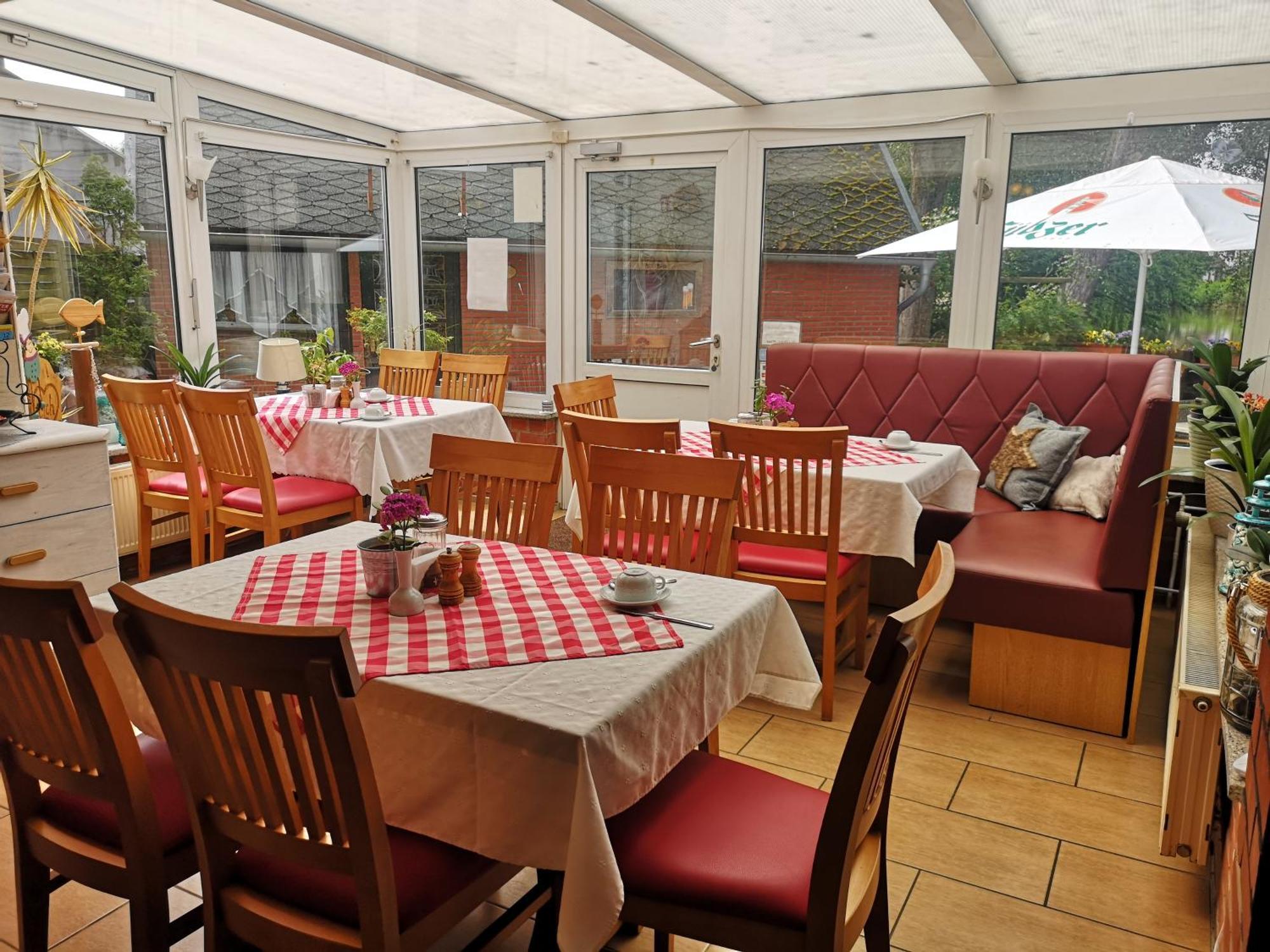 Uschi'S Gasthof Neuendorf  ภายนอก รูปภาพ