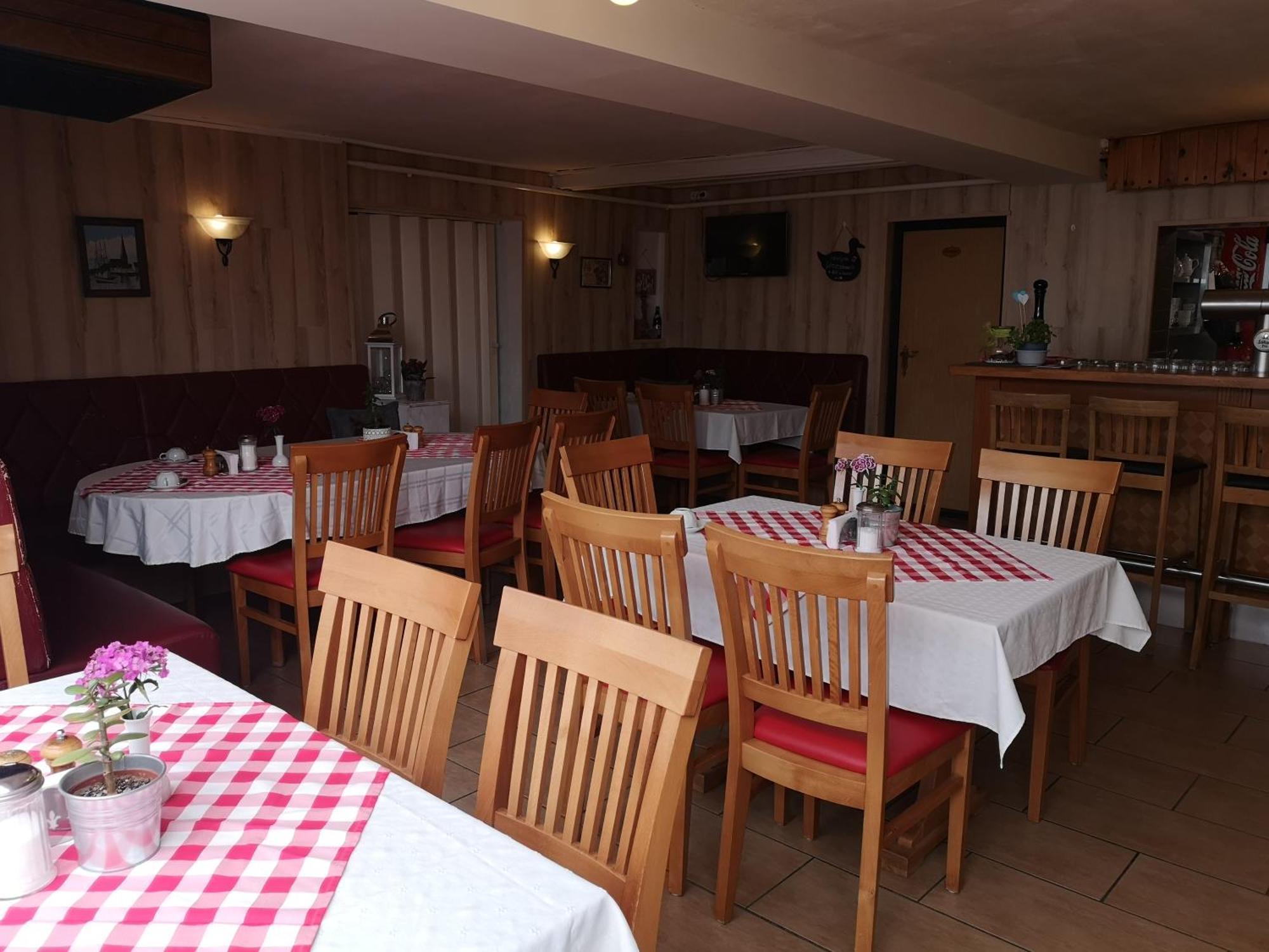 Uschi'S Gasthof Neuendorf  ภายนอก รูปภาพ